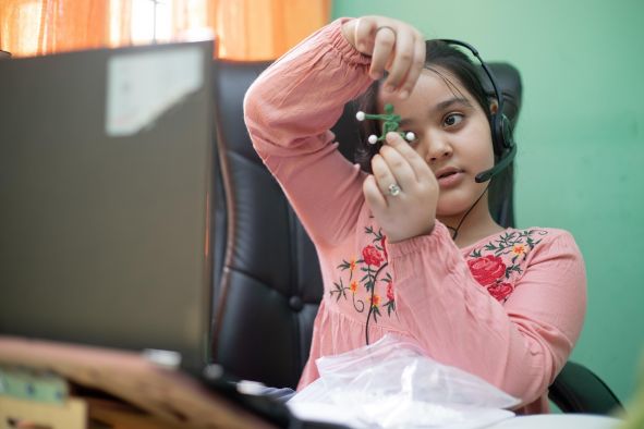 Jonli onlayn o'rganish farzandingizning o'ziga bo'lgan ishonchini va miya rivojlanishini qanday oshiradi